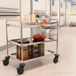 Servierwagen aus Edelstahl im Einsatz auf einer Krankenhausstation